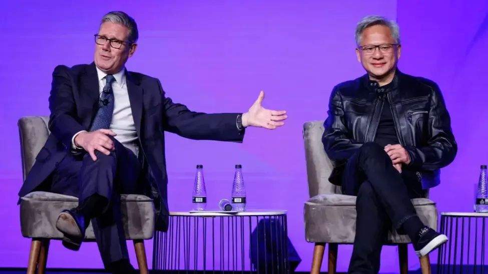 程序员炸了!黄仁勋语出惊人:未来的编程语言是人类语言本身