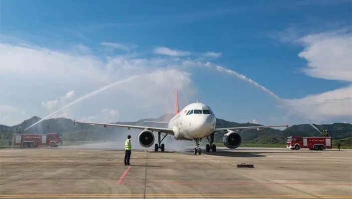 AI技术重塑航空停机管理:从伯明翰机场事件看智慧航空新时代