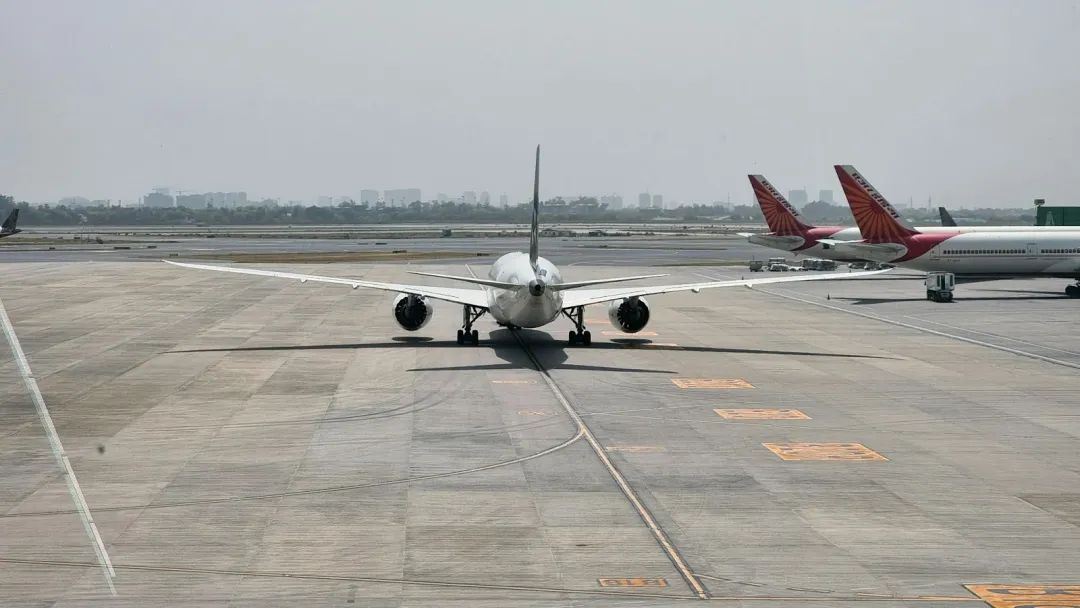AI技术重塑航空停机管理:从伯明翰机场事件看智慧航空新时代