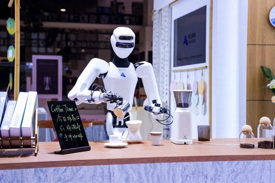 2025 世界机器人大会：这些 AI 机器人明星产品，你不能错过！