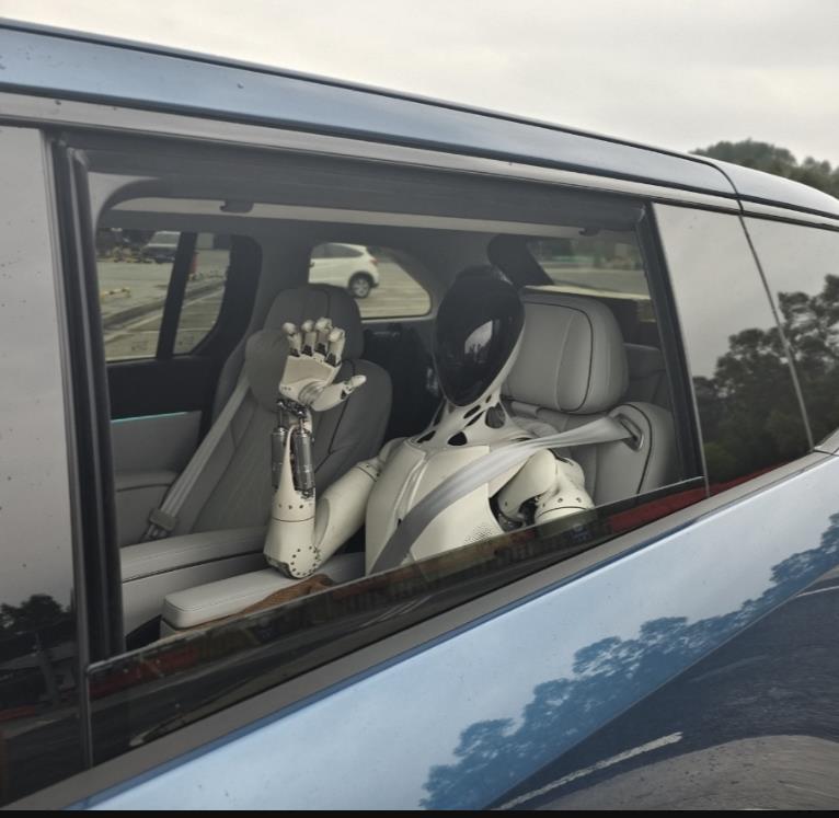 小鹏IRON机器人，产品经理下一个IPHONE时刻：MR眼镜与人形机器人AppStore