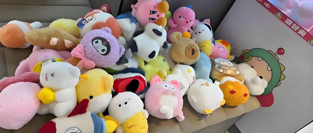 为什么“探鱼”店门口要放一台抓娃娃机?